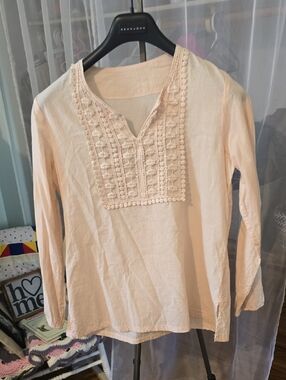 Embroidered V-Neck Long Sleeve Tunic in Light Peach